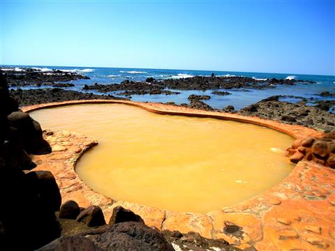 黄金崎不老ふ死温泉　海辺の露天風呂（混浴）